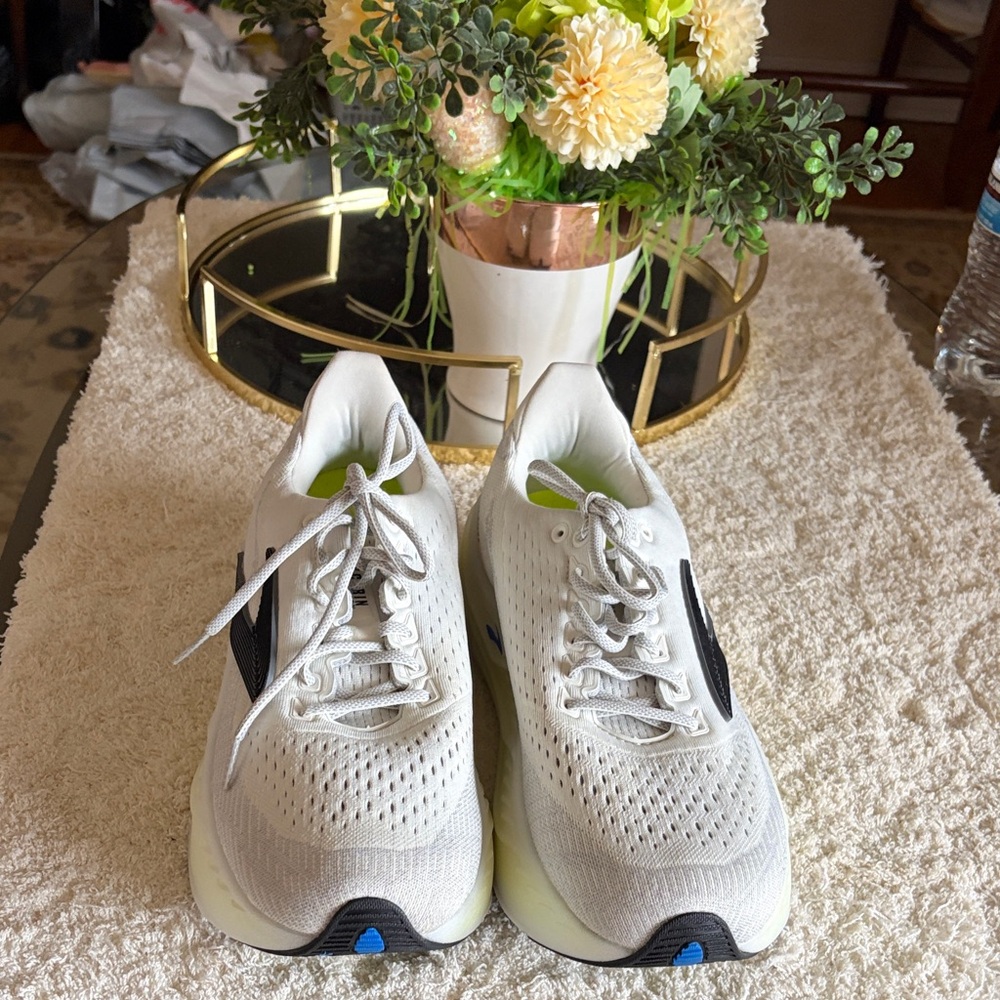 Brooks White Running Shoes with Black Logo and Blue Branding